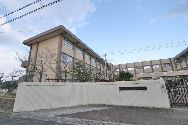 Primary school. 1300m to North Elementary School