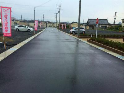 Local photos, including front road. Local (11 May 2013) Shooting