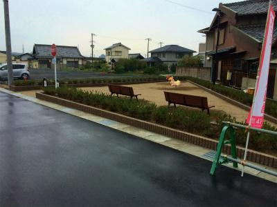 Local photos, including front road. Also equipped with park