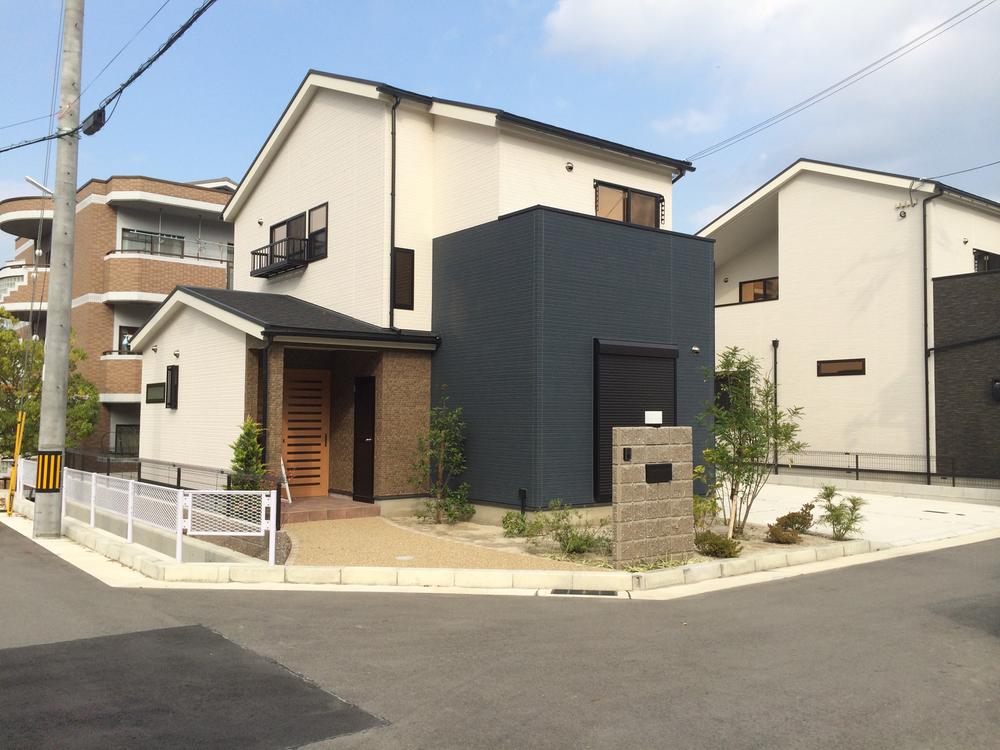 Rendering (appearance). Our construction cases