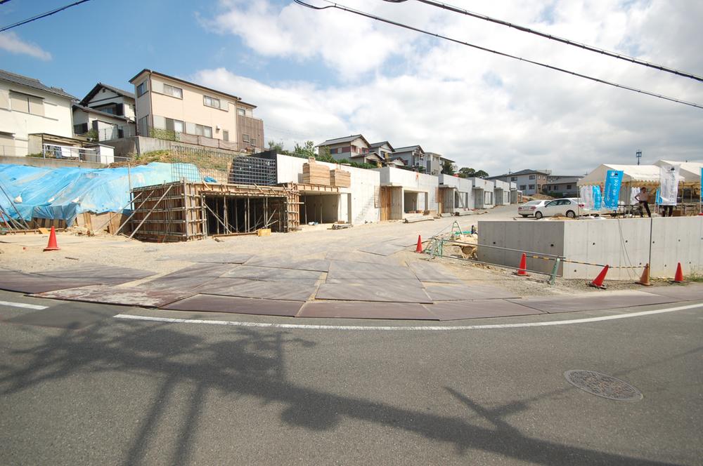 Local photos, including front road. Local state in construction.