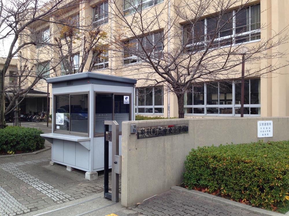 Primary school. Kumatori 638m to stand center elementary school