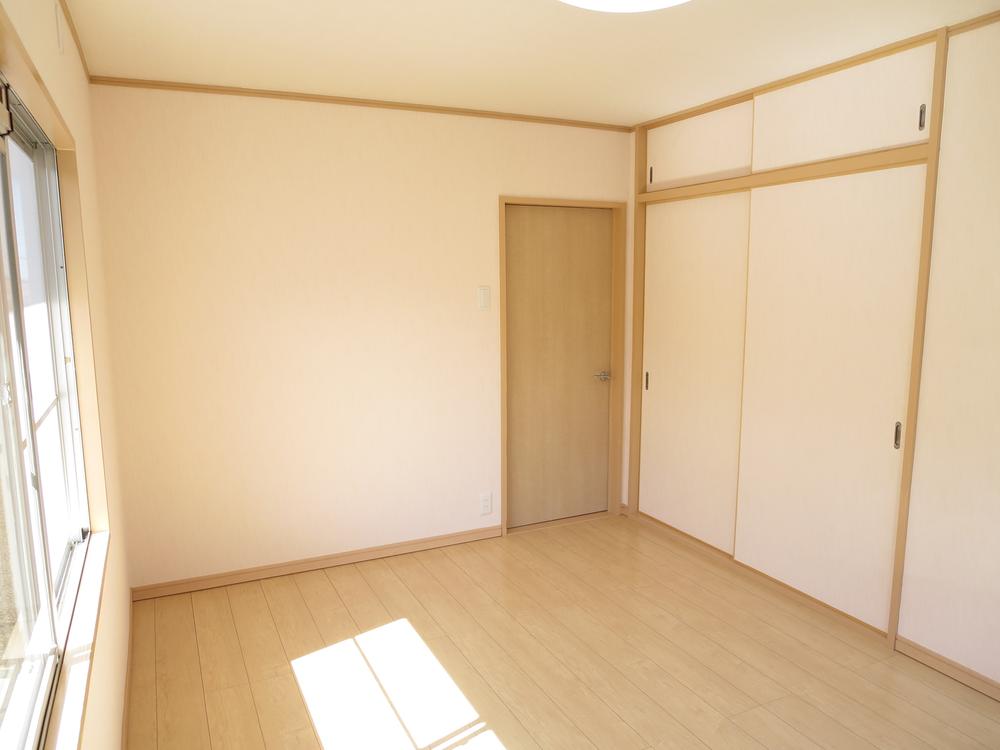 Non-living room. (Southeast Western-style)