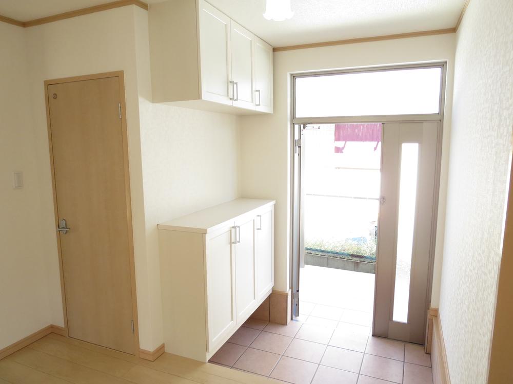 Entrance. Now very bright entrance in the new shoe box with a new entrance door