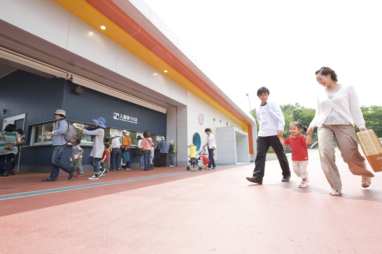 Other Environmental Photo. Misaki Park (2900m / Car about 5 minutes) car about 5 minutes. Zoo and dolphin show, Attraction, Amusement park with a view of the sea where you can enjoy a swimming pool in the summer. We will go out weekend in the family