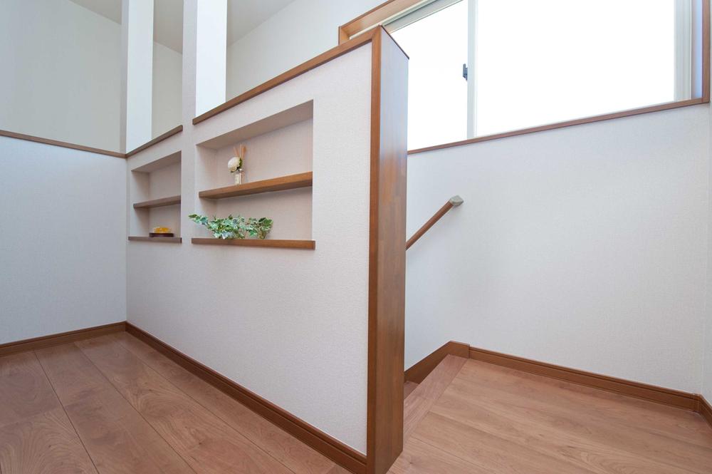 Other local. Stairs to be Good point of going up to the second floor. Small to display shelf convenient to put family photos and small local (September 2013) Shooting