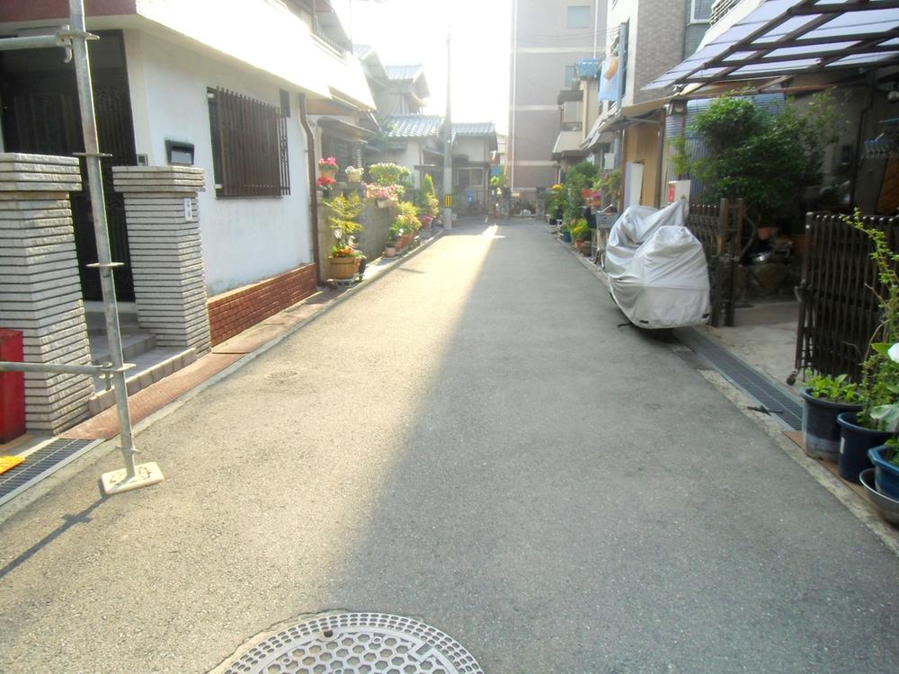 Local photos, including front road. Local (August 2013) Shooting