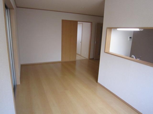 Same specifications photos (living). Shooting from the room