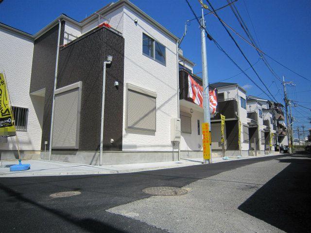 Local photos, including front road. Shooting on site The front is 5 Building