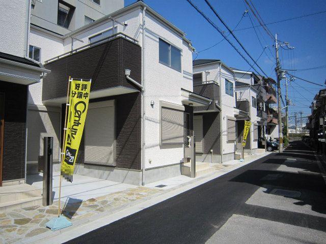 Local photos, including front road. Shooting on site