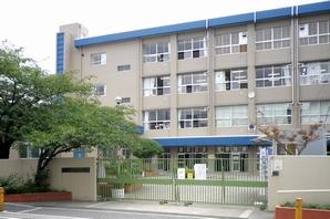 Torigai a 5-minute walk to the north elementary school ・ About 350m. This closeness to attend without unreasonable even in the lower grades of children
