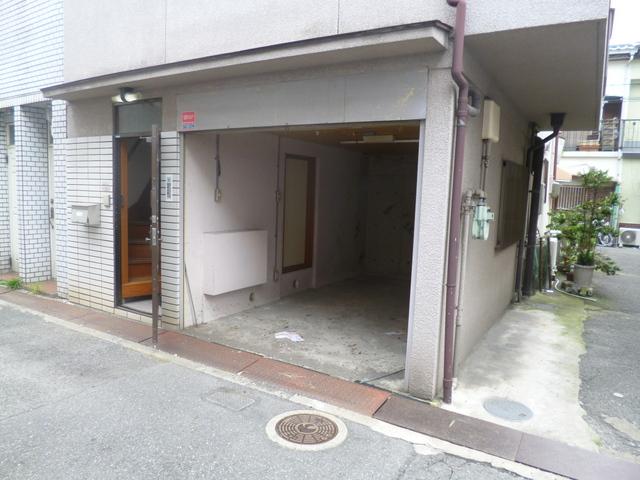 Parking lot. Local (July 2013) Shooting