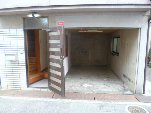 Parking lot. Local (July 2013) Shooting