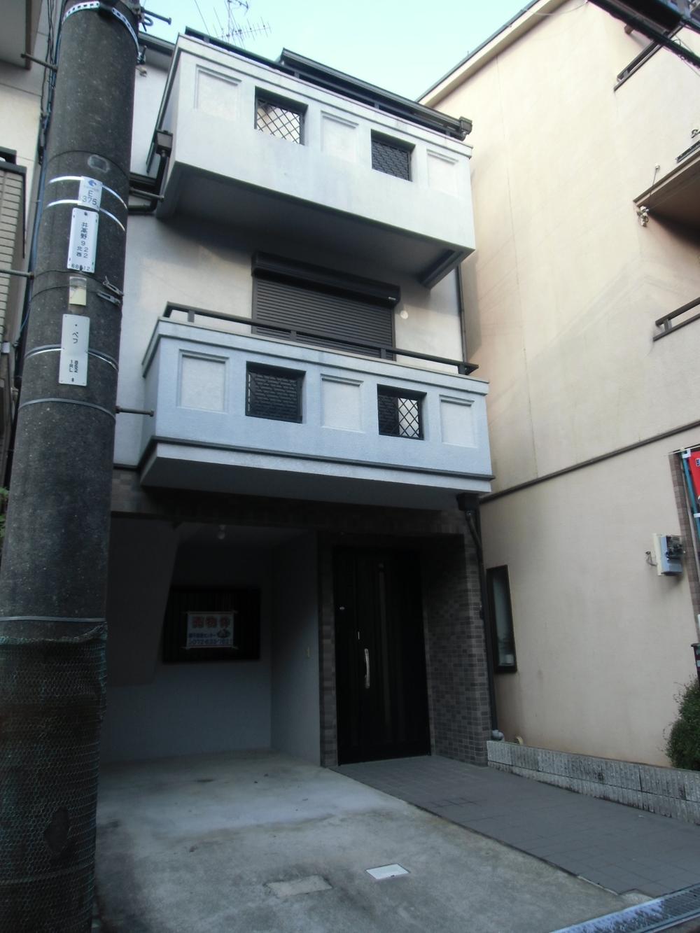 Local appearance photo. Local (12 May 2013) Shooting