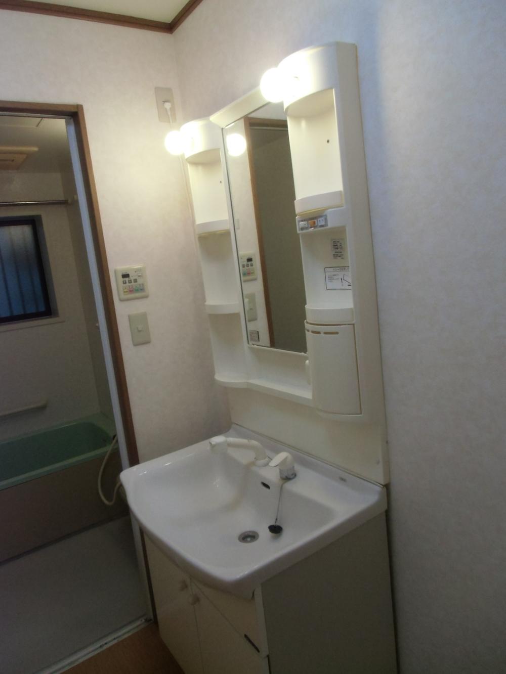 Wash basin, toilet. Indoor (12 May 2013) Shooting