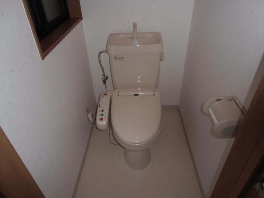 Toilet. Indoor (12 May 2013) Shooting