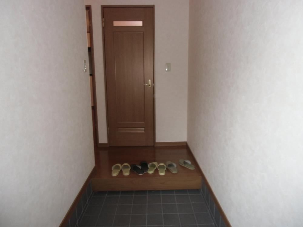 Entrance. Local (12 May 2013) Shooting