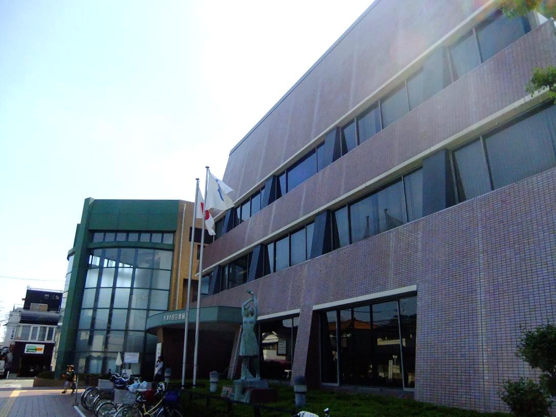 library. I am happy there in the familiar library Settsu until the Public Library have all the 1300m children's favorite books. Community center also is adjacent, It has also become a place of exchange of citizens