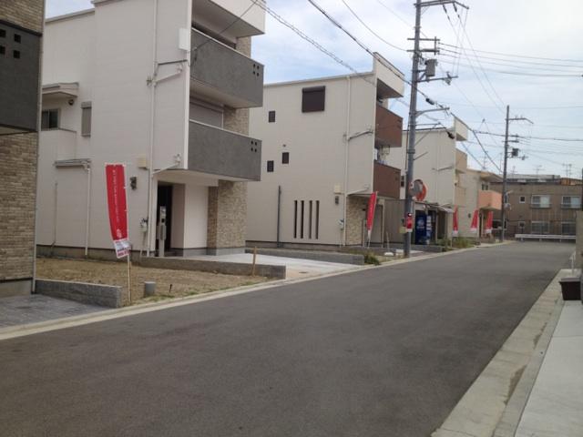 Local photos, including front road. Beautiful cityscape of the total 34 compartments of the "Senrioka"
