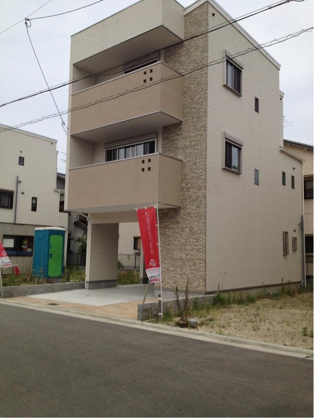 Local appearance photo. Appearance feel fine warm. Fashionable attractive shine in blue sky. (No. 8 locations)