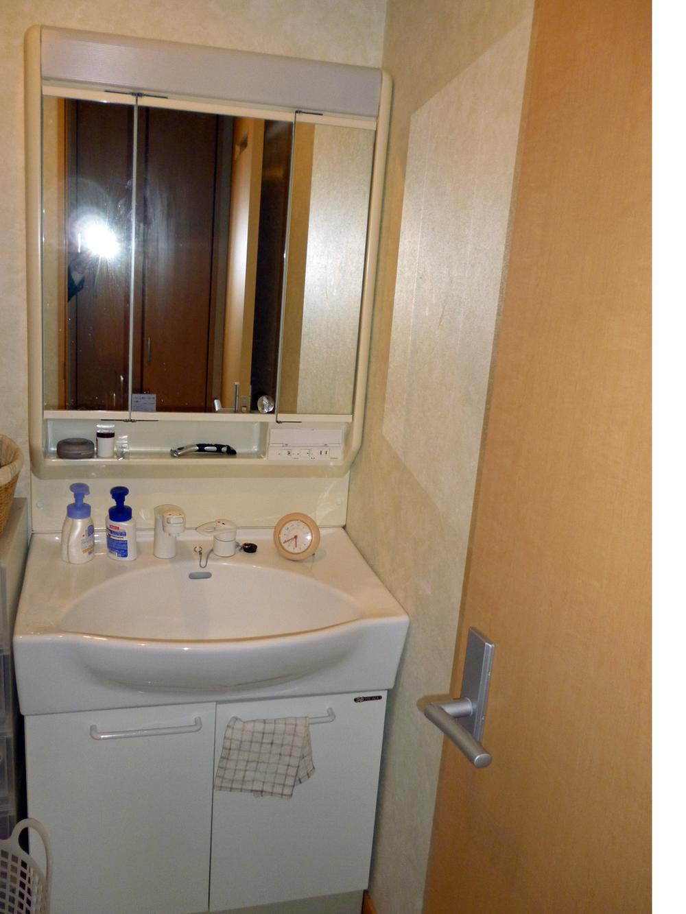 Wash basin, toilet. Indoor (April 2013) Shooting