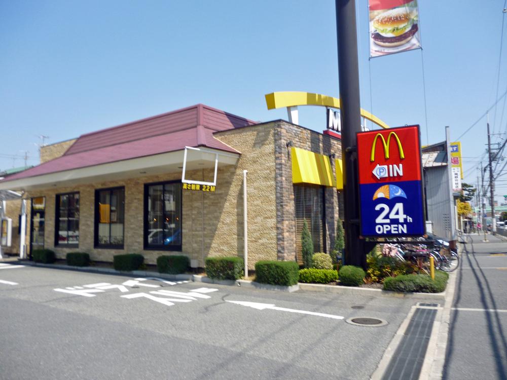 Streets around. 100m to McDonald's Senrioka shop