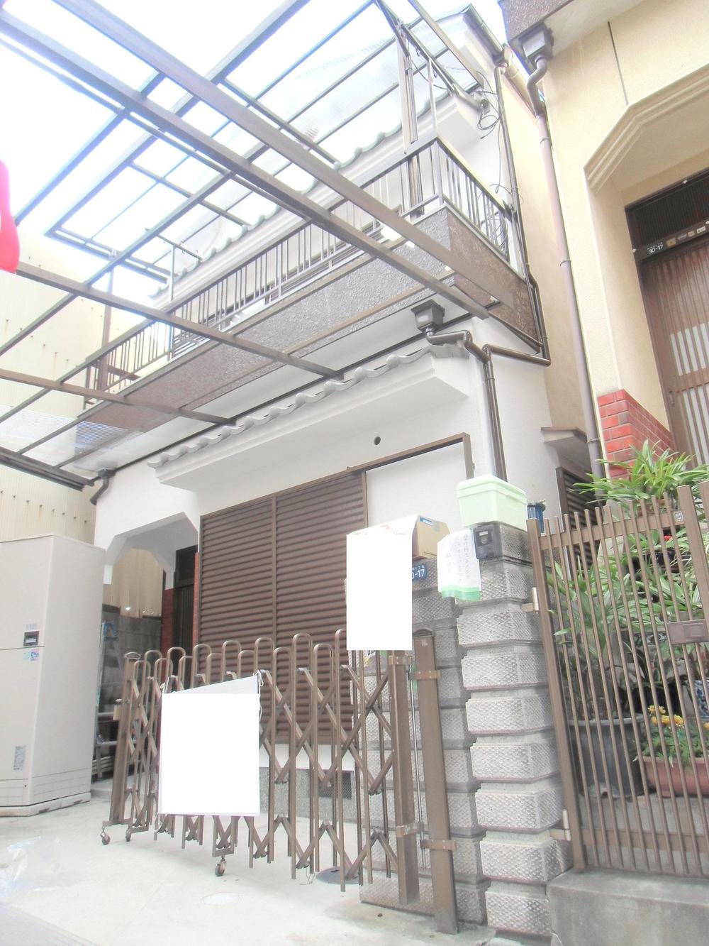 Local appearance photo. Local (12 May 2013) Shooting