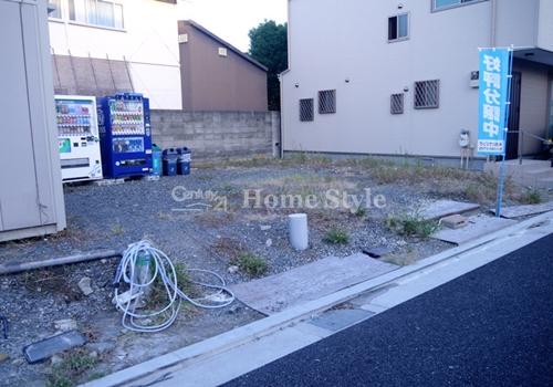 Local photos, including front road. No. 4 place