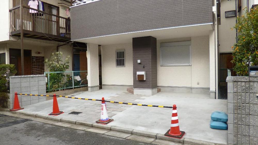 Parking lot. Parallel parking two possible