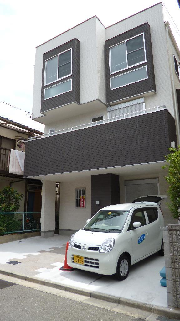 Local appearance photo. Imposing a completed