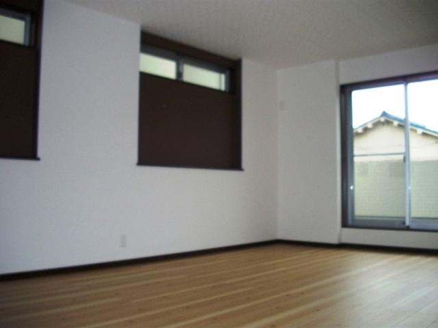 Living. Spacious living room