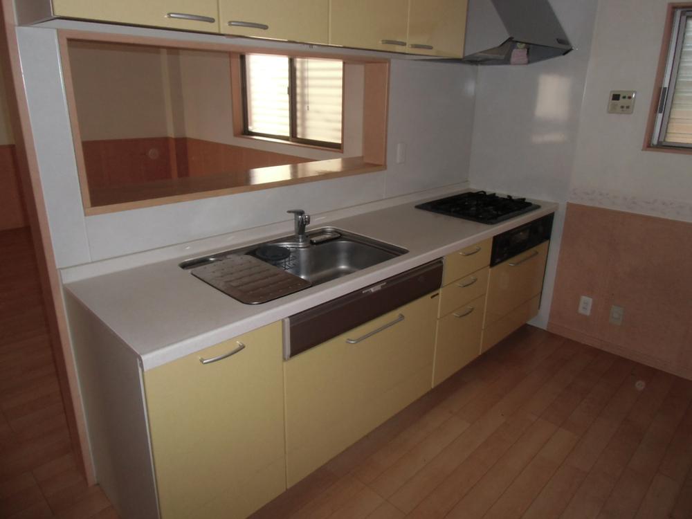 Kitchen. Indoor (11 May 2013) Shooting