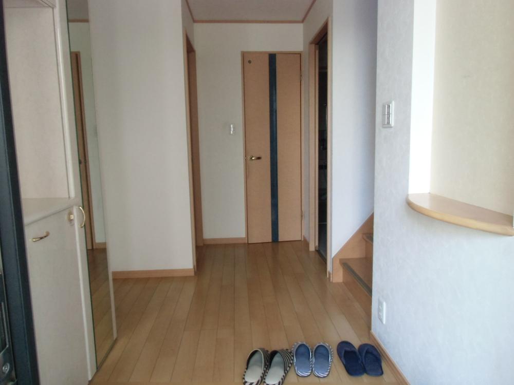 Entrance. Local (11 May 2013) Shooting