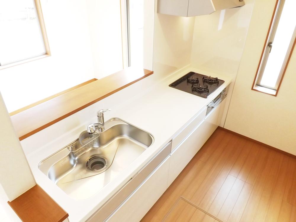 Same specifications photo (kitchen). Same specifications photo (kitchen) Slide storage! Water purifier with shower!