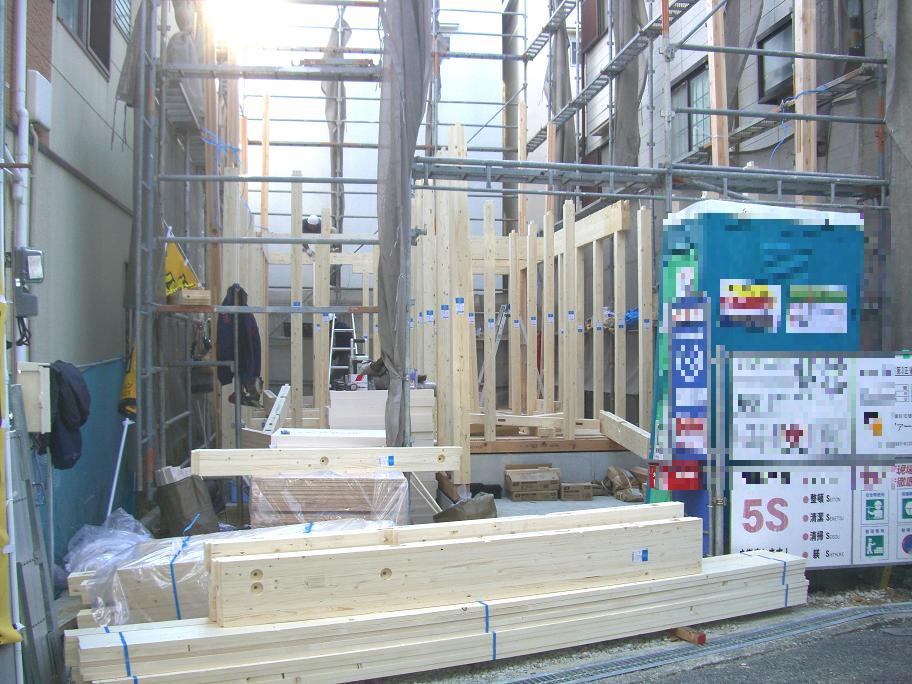 Local appearance photo. Local (11 May 2013) Shooting