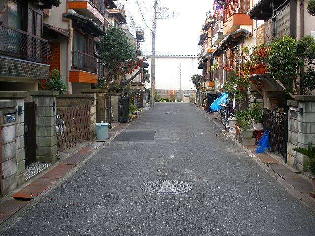 Local photos, including front road. Local (12 May 2013) Shooting