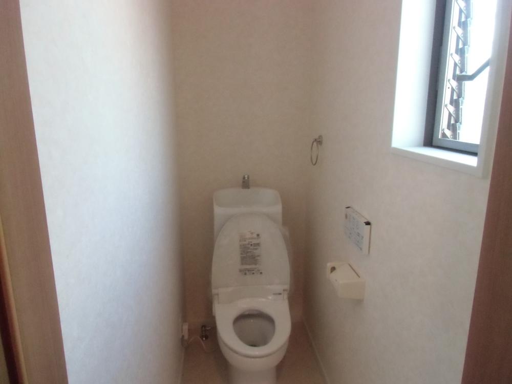 Toilet. Indoor (11 May 2013) Shooting