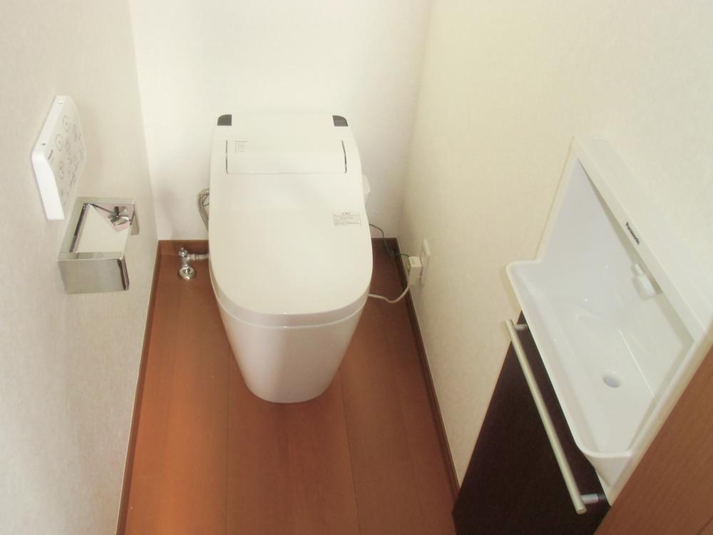 Toilet. Indoor (September 2013) Shooting