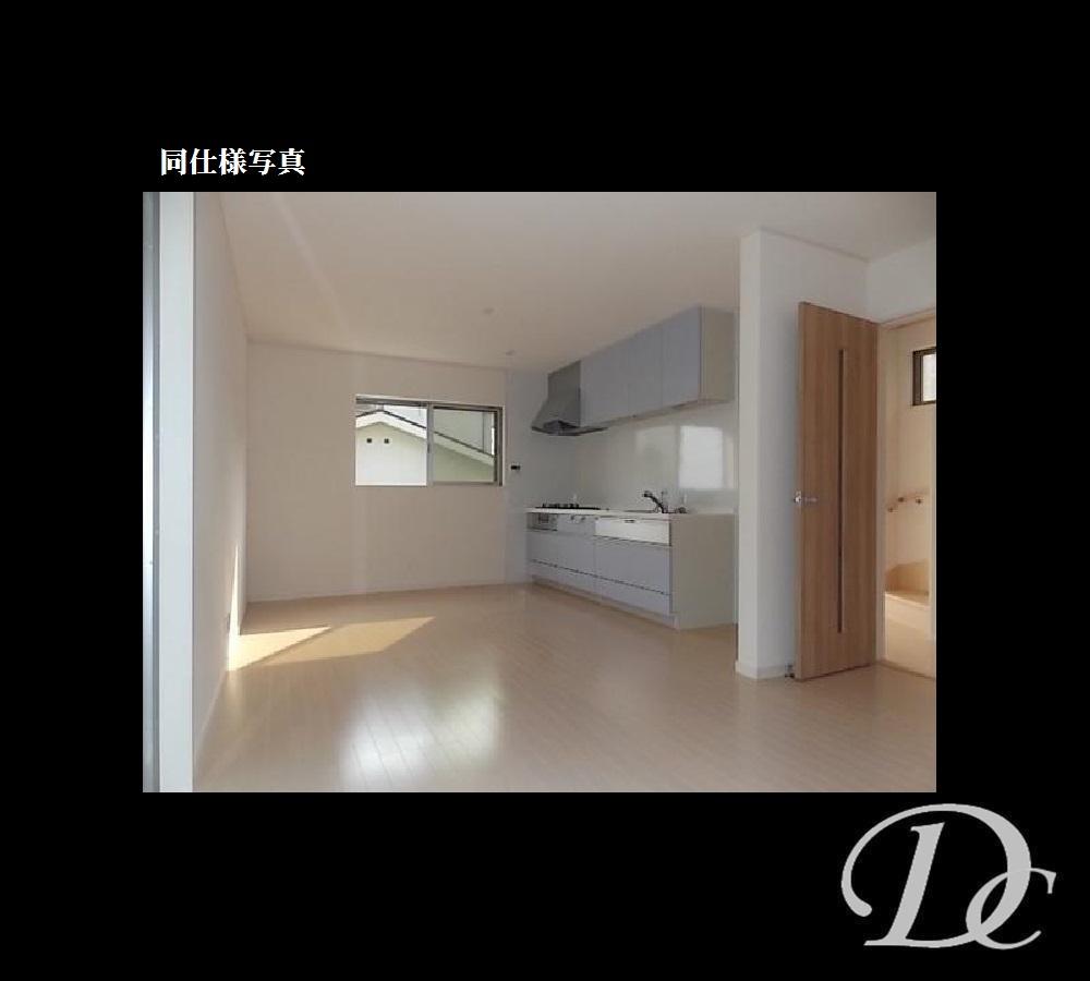 Same specifications photos (living)