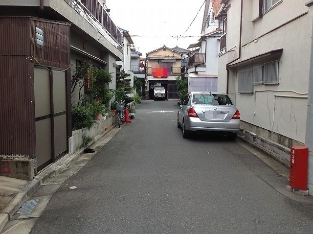 Local photos, including front road. Neighborhood