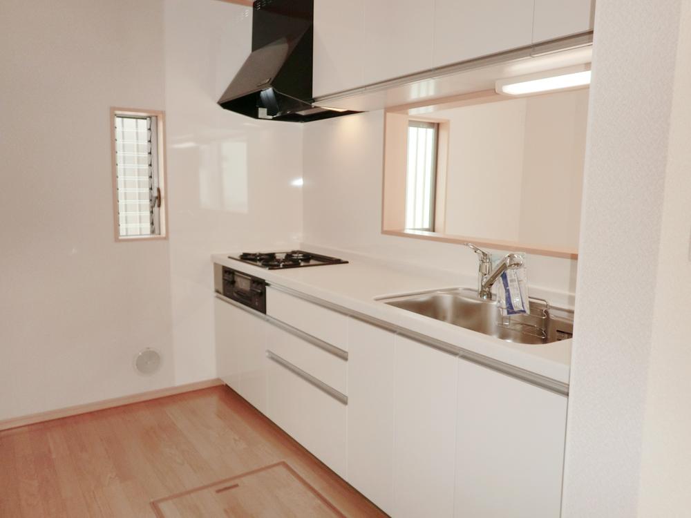 Same specifications photo (kitchen). Same specifications photo (kitchen) Slide storage water purifier shower!