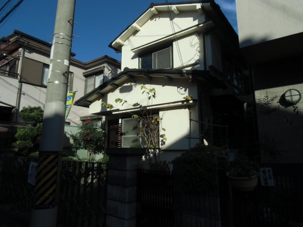 Local appearance photo. Local (11 May 2013) Shooting