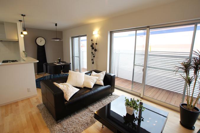 Building plan example (Perth ・ appearance). Model room (living)