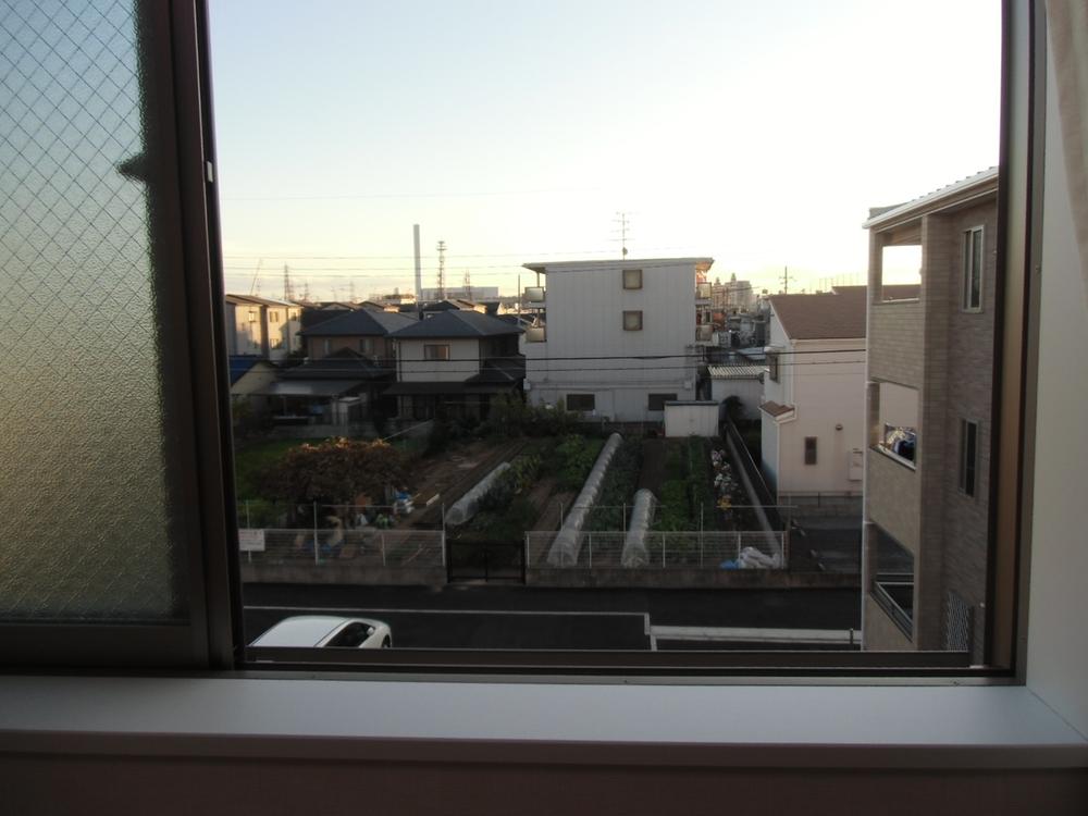 View photos from the dwelling unit. View from the site (November 2013) Shooting