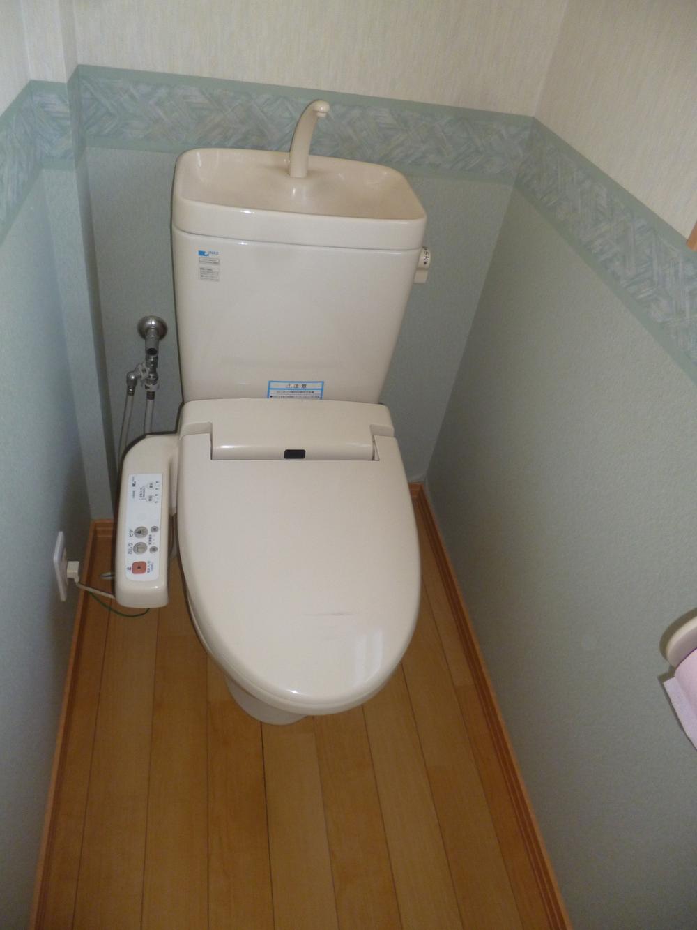 Toilet. Indoor (September 2013) Shooting