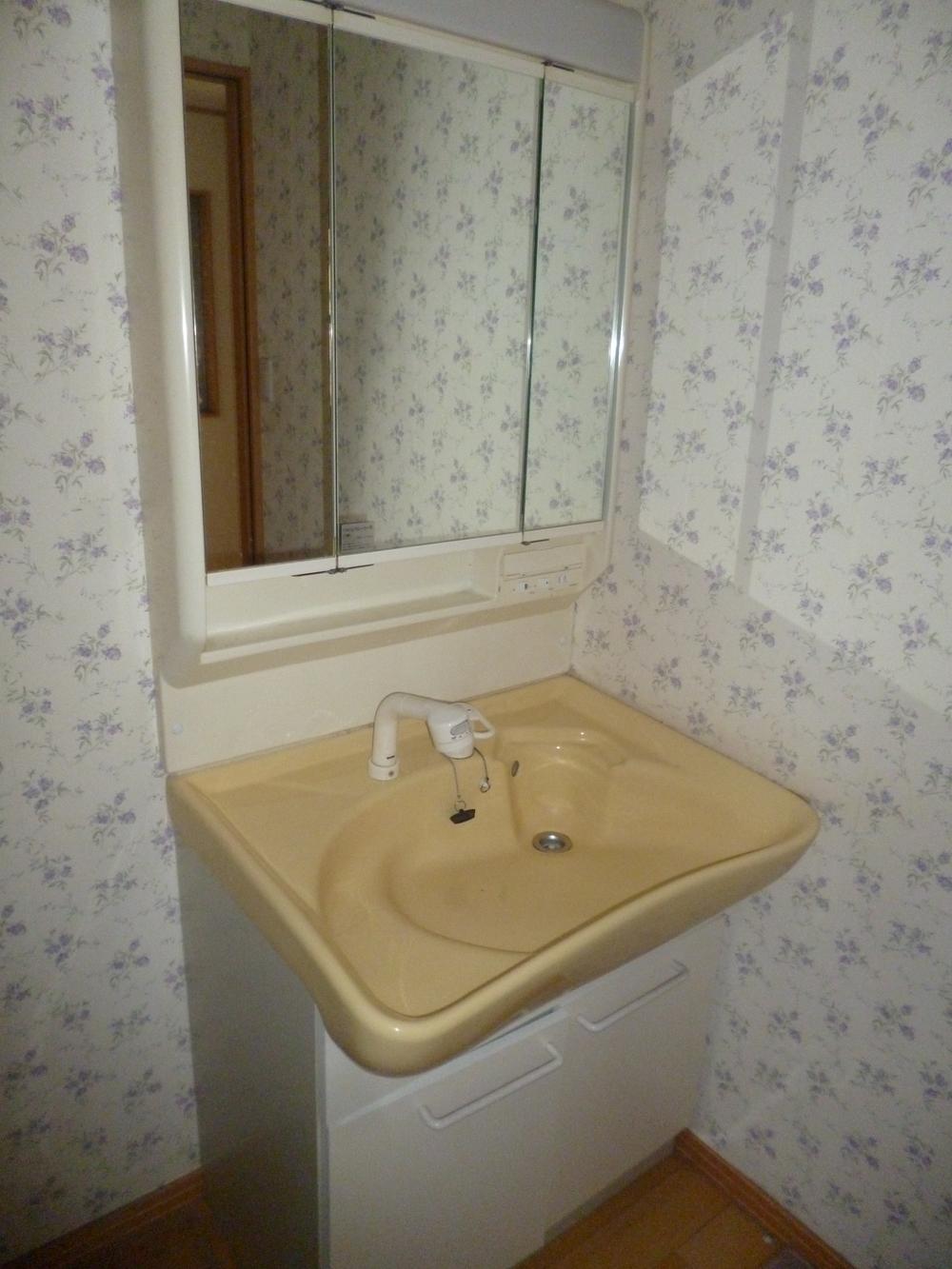 Wash basin, toilet. Indoor (September 2013) Shooting