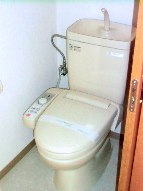 Toilet. Indoor (July 2013) Shooting