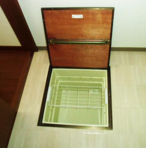 Receipt. There is also under-floor storage !!