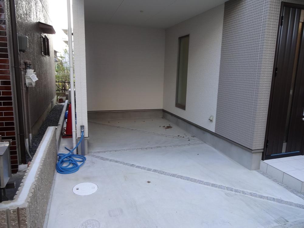 Parking lot. Parking is easy to