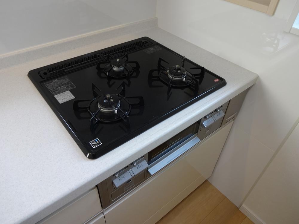 Kitchen. 3-burner stove